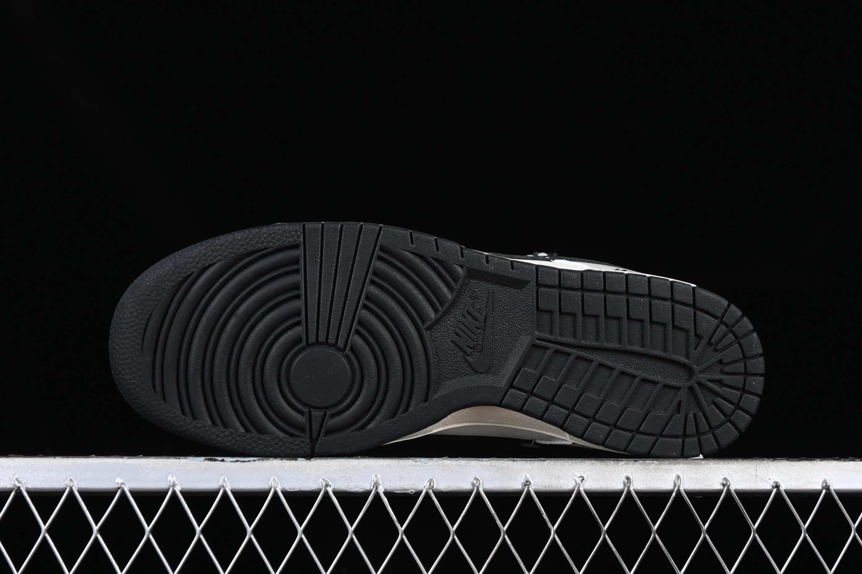 All Categories Nk SB Dunk Series Nk SB Dunk Low Low-top sneakers Nk Dunk Low Retro Panda Prank Space Exploration Star Trek Customized version of deconstructed straps retro distressed Panda low-top sneakers DD1391-100